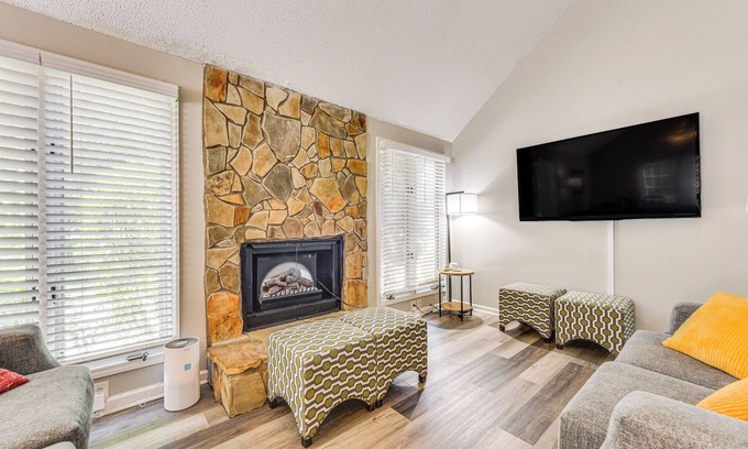 Charlotte House | Pet-Friendly Charlotte Home w/Deck Near Uptown!