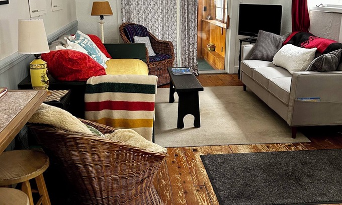 Sunday River Area Cottage | Pet friendly Charming 3-bedroom cottage in enjoyable Newry.