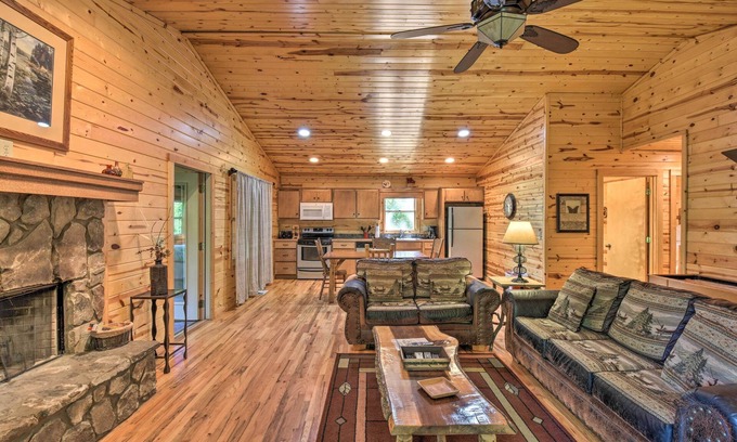 Helen Cabin | Pet-Friendly Clarkesville Cabin Rental Near Helen!