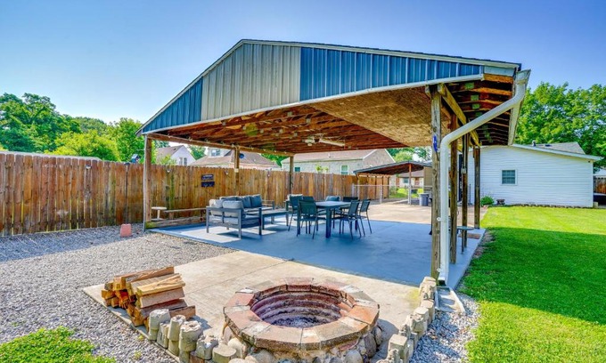 Clarksville House | Pet-Friendly Clarksville Home with Central AandC