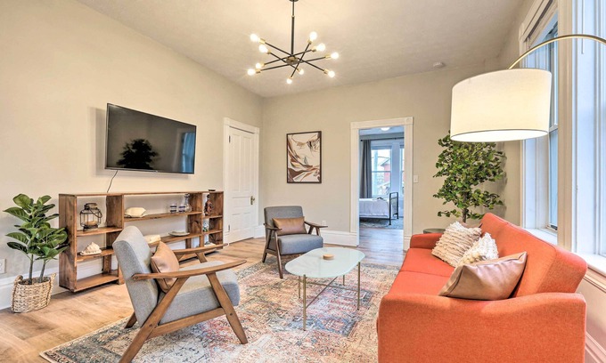 East Walnut HIlls Condo | Pet-Friendly Condo w/Deck ~ 3 Mi to Dtwn!