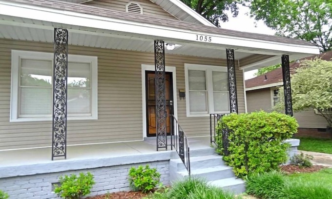 Cooper-Young Historic District House | Pet Friendly Cooper Young Gem