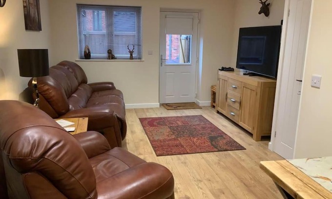 Ashbourne House | Pet Friendly Cottage Ashbourne with Parking