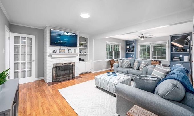 Durham House | Pet Friendly Cozy 3BRM fully Fenced yard