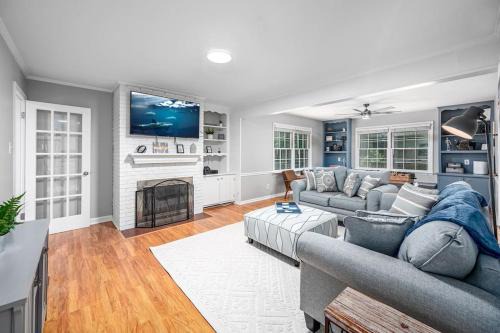 Durham House | Pet Friendly Cozy 3BRM fully Fenced yard