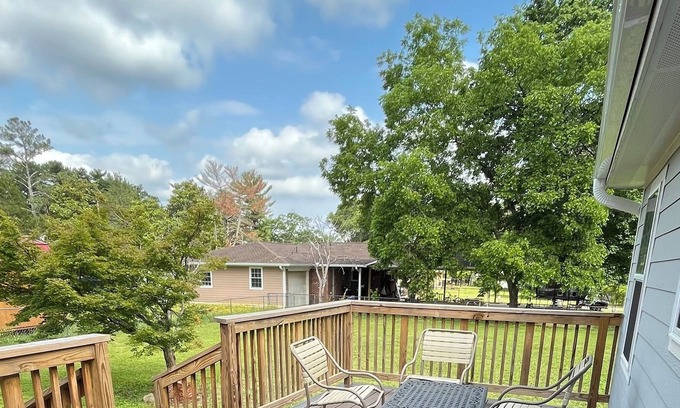 Parker House | Pet Friendly! -Cozy getaway - 7 mins away from Downtown Greenville