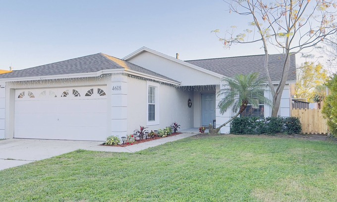Indian Point House | Pet Friendly Entire Villa Private Heated Pool Close to Disney