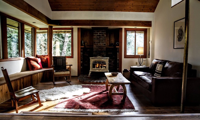 Langley Cabin | Pet-friendly/family-friendly private sanctuary on 1/2 acre . Walk to Langley.