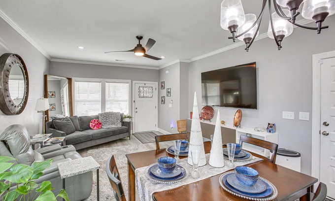 Gallatin House | Pet-Friendly Gallatin Home w/Deck, 1 Mi to Town!