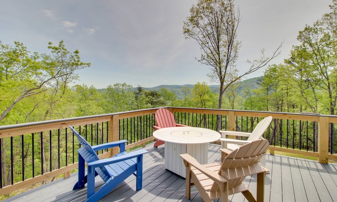 Talking Rock House | Pet-Friendly Georgia Home w/ Mountain Views!