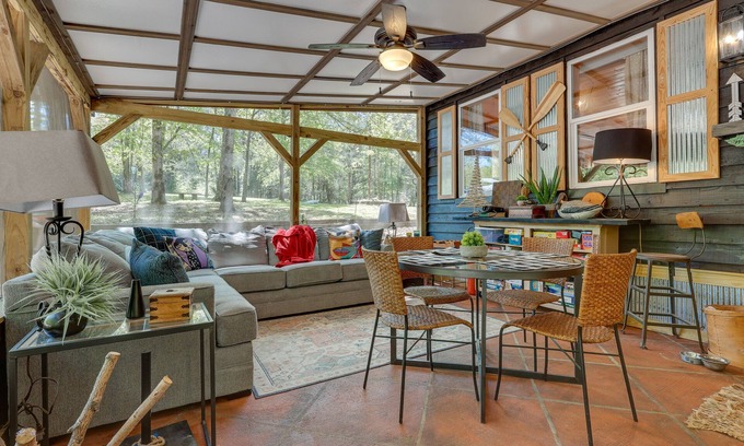 Haleyville Cabin | Pet-Friendly Haleyville Cabin Rental w/Kayaks!