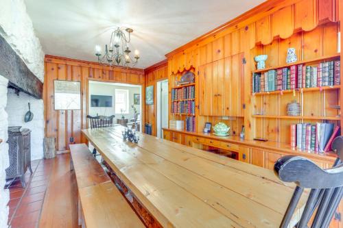 East Stroudsburg House | Pet Friendly Historic East Stroudsburg Manor