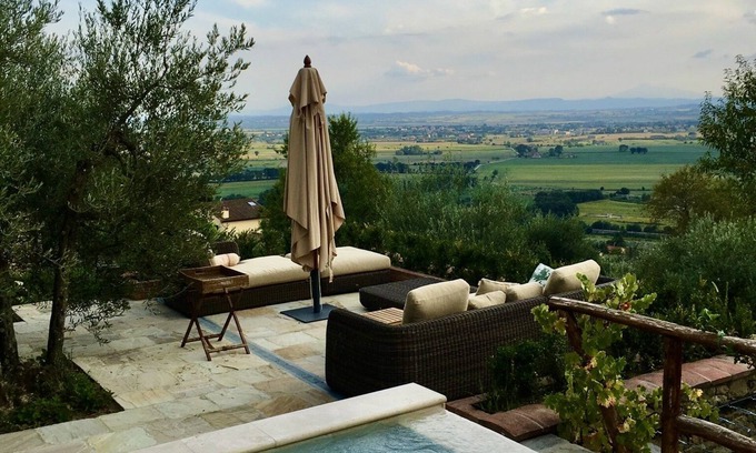 Montecchio House | Pet-Friendly Holiday Home Villa Francesca Tuscany with Pool, Garden & Wi-Fi