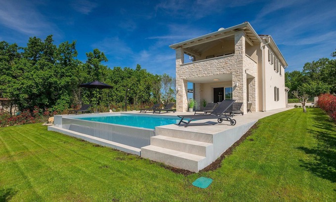 Visnjan House | Pet friendly home in Anzici
