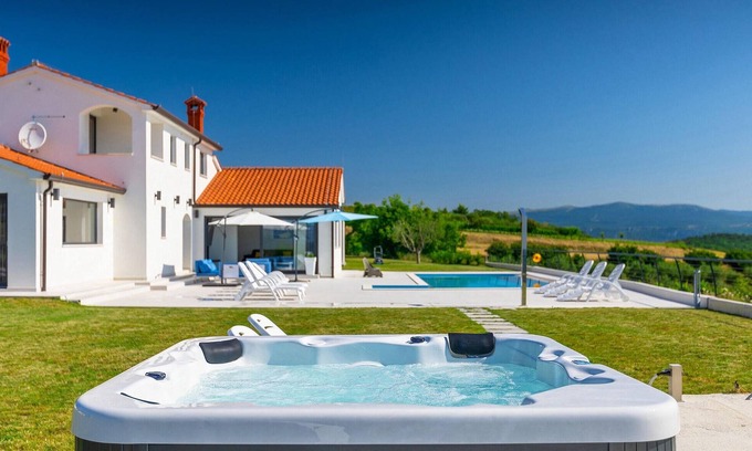 Vrh House | Pet friendly home in Buzet
