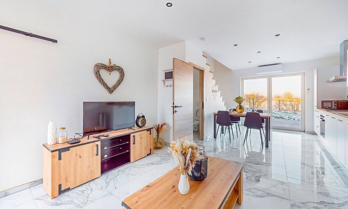 Charnois House | Pet friendly home in Charnois with WiFi
