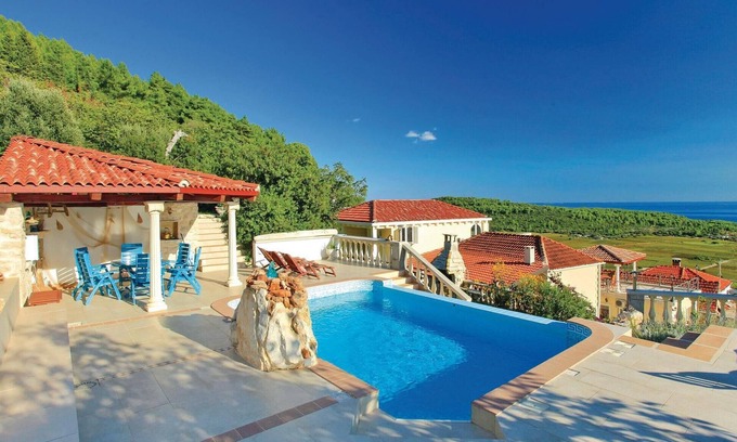 Cara House | Pet friendly home in Cara