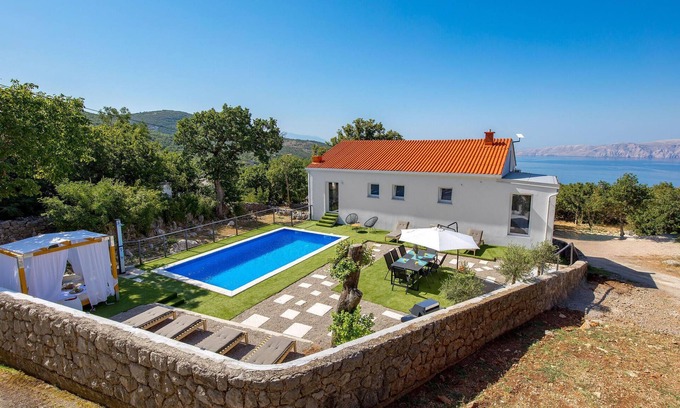 Novi Vinodolski House | Pet friendly home in Klenovica