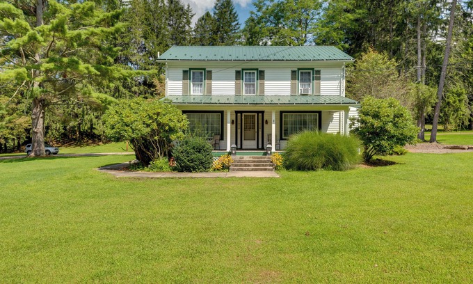 Hillsgrove House | Pet-Friendly Home w/Game Room in Hillsgrove!