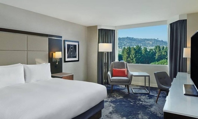 Redwood Shores House | Pet-friendly Hotel with Outdoor Pool, Waterfront Lagoon View, Prime Location!