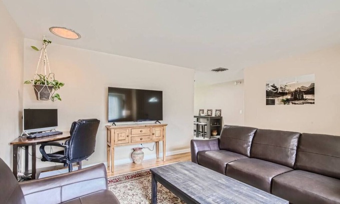 Lakewood House | Pet Friendly I 3bd I Red Rocks I Belmar I Denver