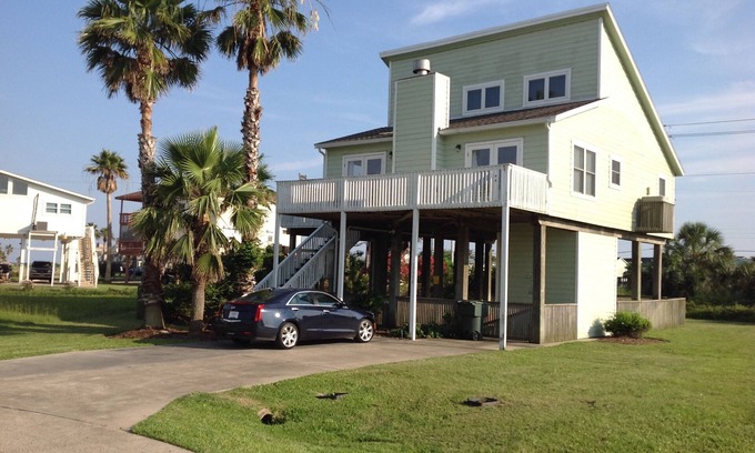Pirates Beach House | Pet-friendly in Pirates Beach