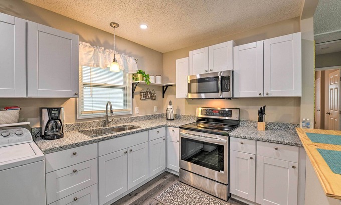 Kannapolis Cottage | Pet Friendly Kannapolis Home w/Fenced-in Yard!