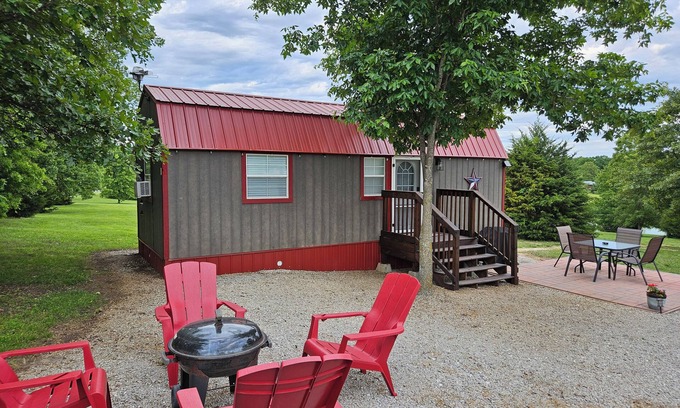 Warsaw Cabin | Pet friendly, King bed and less than 2 miles to major Highway 65
