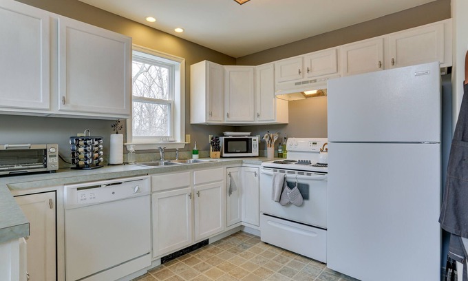 Rowland House | Pet-Friendly Lackawaxen Home w/Gas Grill!