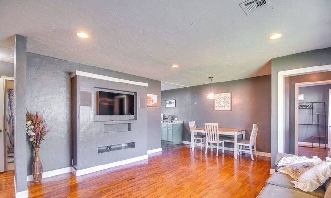 Langley House | Pet-Friendly Langley Home < 3 Mi to Lake!