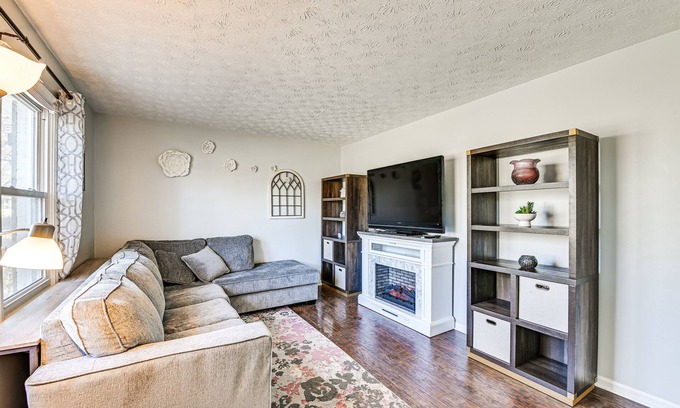 Lawrenceburg House | Pet-Friendly Lawrenceburg Home Near Distilleries!