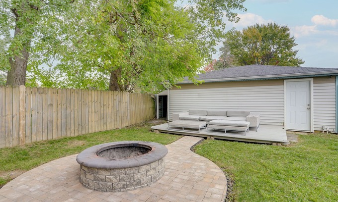 Lorain House | Pet-Friendly Lorain Retreat w/Fenced Yard!