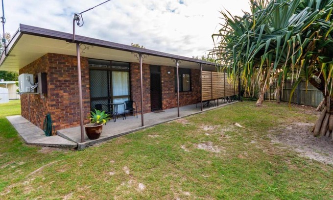 Bongaree House | Pet friendly lowset home with room for a boat, Wattle Ave, Bongaree