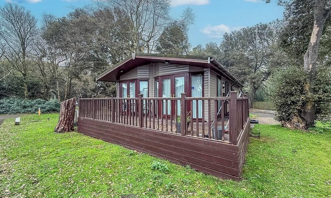 Corton House | Pet friendly, luxury lodge with decking in Suffolk near the beach ref 32108A