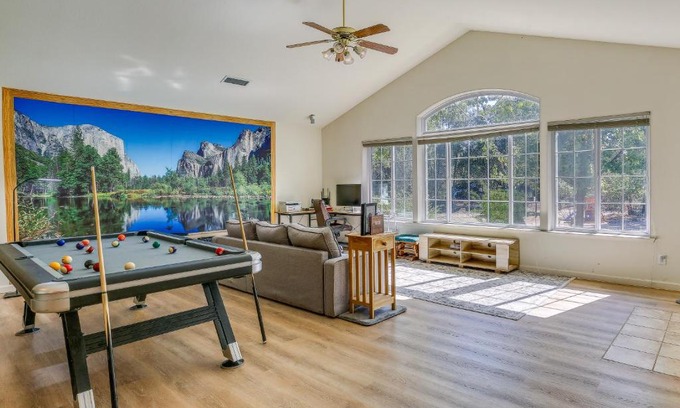 Mariposa House | Pet Friendly Mariposa Retreat with Spacious Patio!