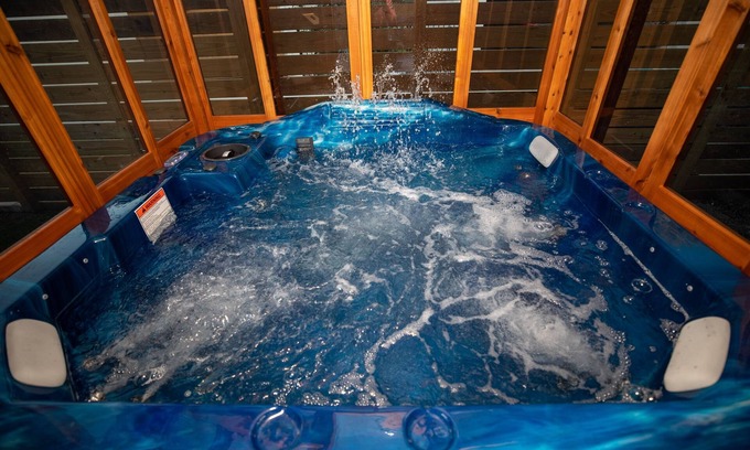 Colonialtown South House | Pet Friendly Modern Zen Studio Retreat W/Hot Tub! Home by RedAwning