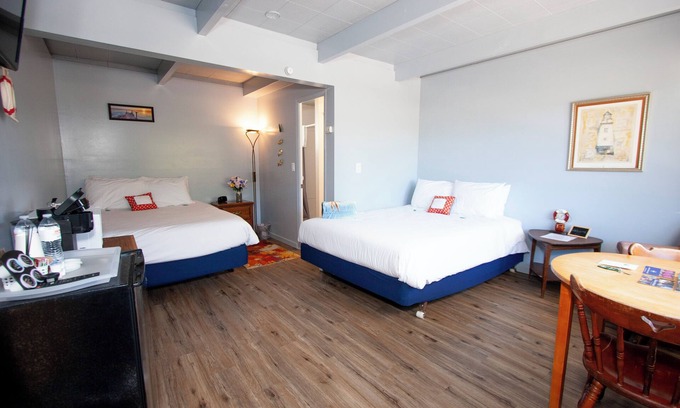 Westport Hotel | Pet Friendly Motel, 1 mile to the beach!
