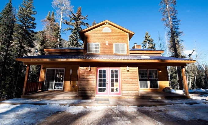 Columbine Lake House | Pet Friendly Mtn Cabin,High speed internet 80MBPS,5 bedrooms,hot tub+pool table