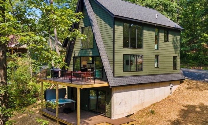 Mount Jackson Cabin | Pet-friendly New Build Luxe Cabin in Basye