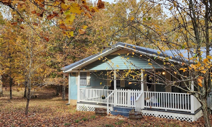 Monteagle Cottage | Pet friendly, off the beaten path, only 6 mins to I-24, lots of hiking nearby