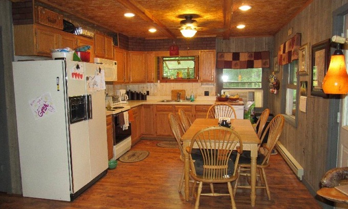 Wells Cottage | Pet friendly, Piney Grove! Beautiful lakeside, lake view, lake access cottage!