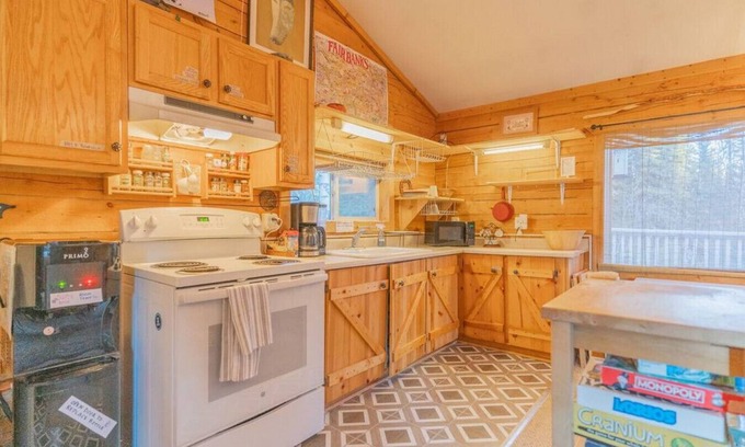 College Cabin | PET FRIENDLY-Private Cabin With Alaskan Charm
