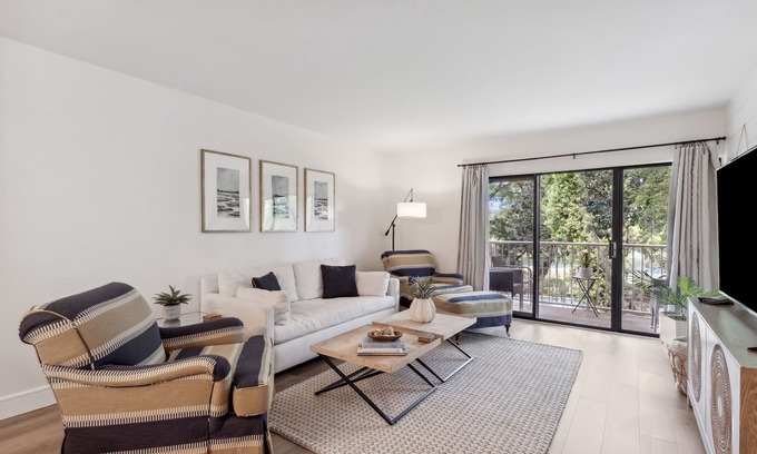 Fernandina Beach Condo | Pet Friendly | Remodeled Beachwood Condo | Pool/Pond/Golf Course View | Beach Across the Street