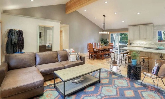 Comstock Acres House | Pet Friendly Ranch Home in Tahoe City w/Hot Tub