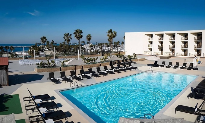 South Redondo Hotel | Pet-Friendly Redondo Beach Getaway! Balcony & Near Clark Stadium