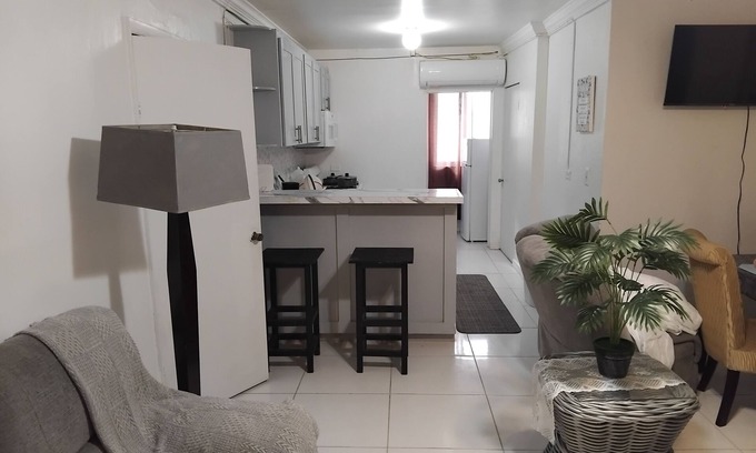 Nassau House | PET Friendly, Remodel, Spacious and nCozy Villa in Delightful Nassau.