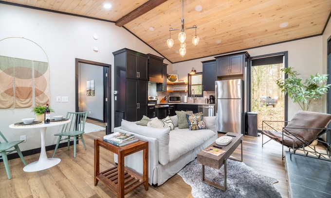 Cosby Cabin | Pet Friendly-Romantic-Theater-Firepit-Hot tub-
