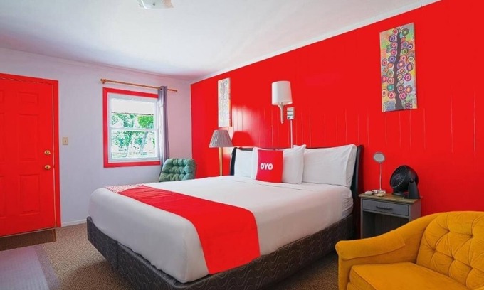 Lamberton Hotel | Pet-Friendly Room with Free Parking Close to Dairy Queen