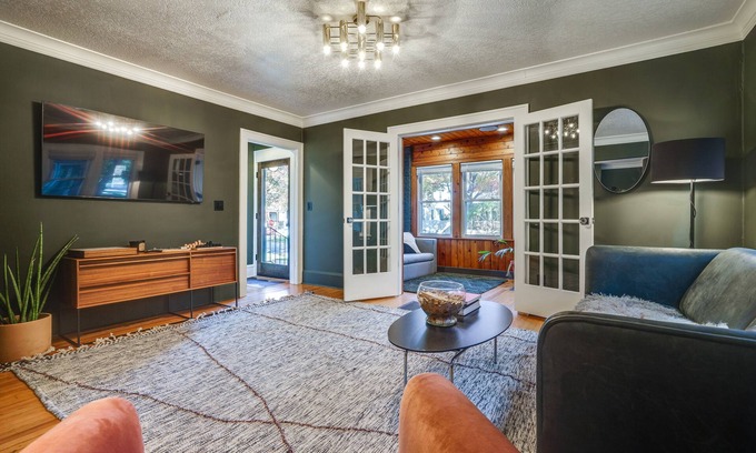 Summit - University House | Pet-Friendly Saint Paul Rental Near Downtown!