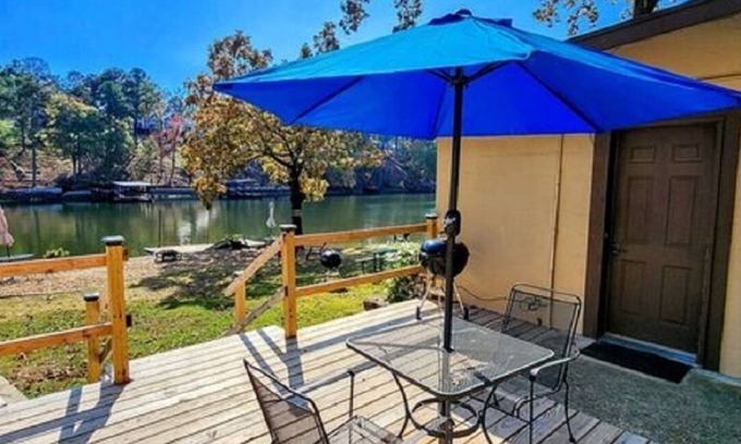Mid America Apartment | Pet Friendly Studio Cottage #3 At The Water's Edge